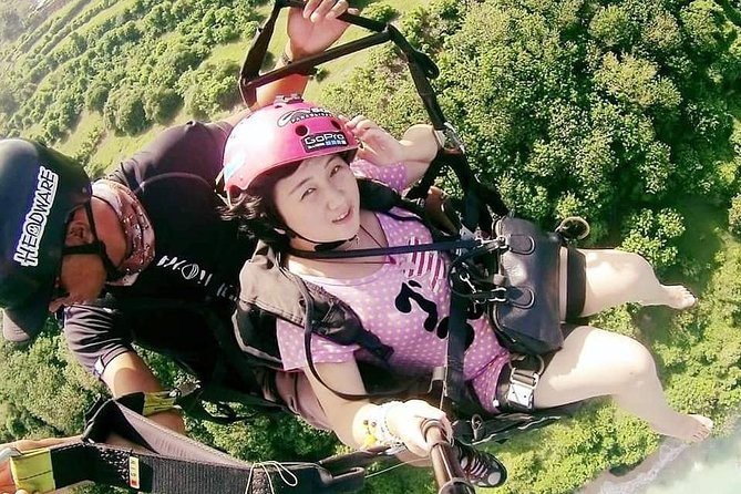Paragliding Bali at Uluwatu Cliff with Photos/Videos - Getting ready at Ulu Paragliding Site