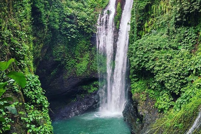 Private Munduk Waterfalls Trekking Tour - Meeting village life along the route