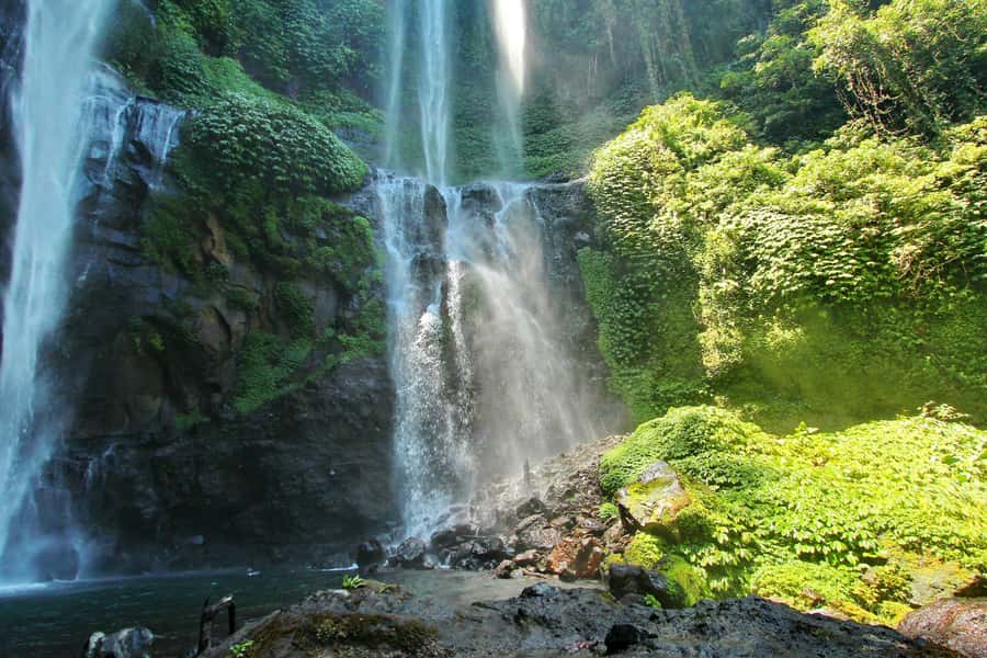 Private Sekumpul Waterfall Hiking Tour - Ulun Danu Beratan brings Hindu culture into the day