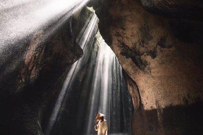 Private Tour Lempuyang, Tirta gangga, tukad Cepung Waterfall - Tukad Cepung Waterfall inside the rock