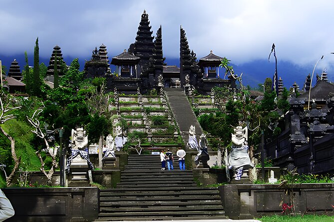Private Uluwatu Sunset, Kecak Dance, Dinner at Jimbaran Beach - Waiting for the Kecak and Fire Dance