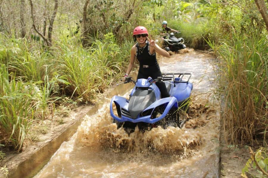 Rock Mud Fun ATV Quadbike Uluwatu - A small group makes the rough sections easier