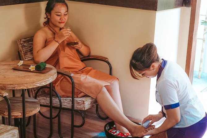Royal Bali Massage 2 Hours in Nusa Dua Bali - The 5-minute foot wash sets the tone