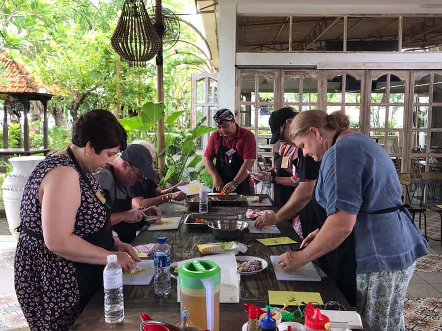 Seminyak: Balinese Cooking Class & Market Tour - Preparing Curry Pastes and Balinese Dishes