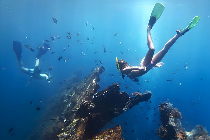 Snorkeling in Blue Lagoon Padang Bai Bali : Snorkel in the clear blue waters - Who will enjoy this most?