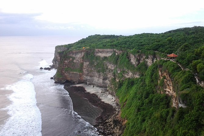 Sunset at Uluwatu Temple and Spa Tour - Why Uluwatu works so well at sunset