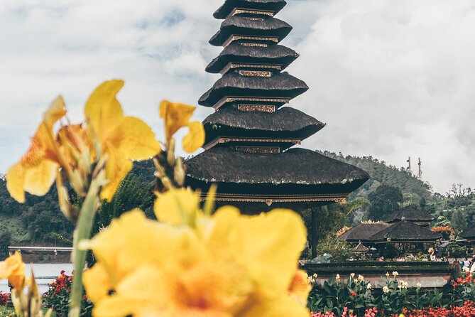 Tanah Lot - Jatiluwih (UNESCO) - Beratan lake -Hidden hill (Wanagiri)-FREE WI-FI - Lake Beratan and Ulun Danu’s floating-looking shrines