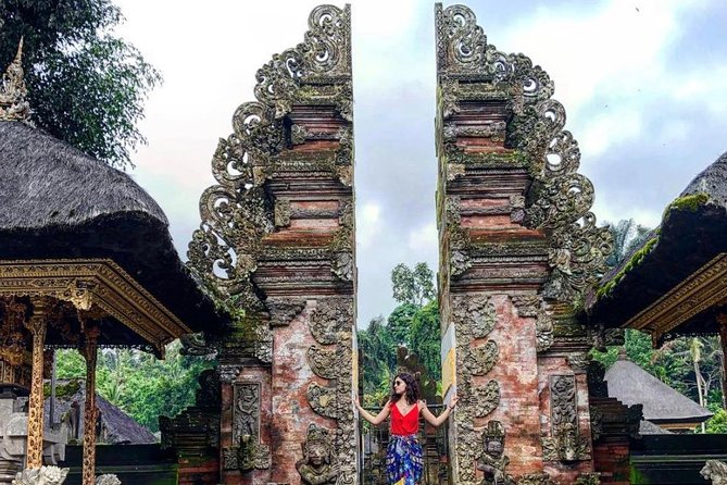Tanah Lot Temple, Waterfall & Ubud Tour (Private & All-Inclusive) - Lunch at the midpoint