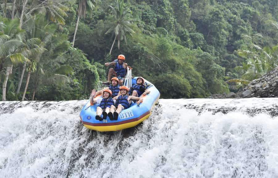 Telaga Waja River: Rafting Expedition with Lunch - The morning drive to Rendang Village