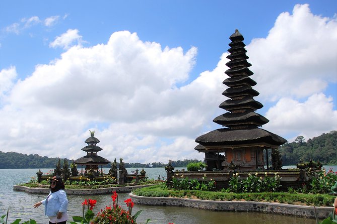 Top North Part Of Bali and Scenic SightseeingTours - Handara Gate, a quick final photo stop