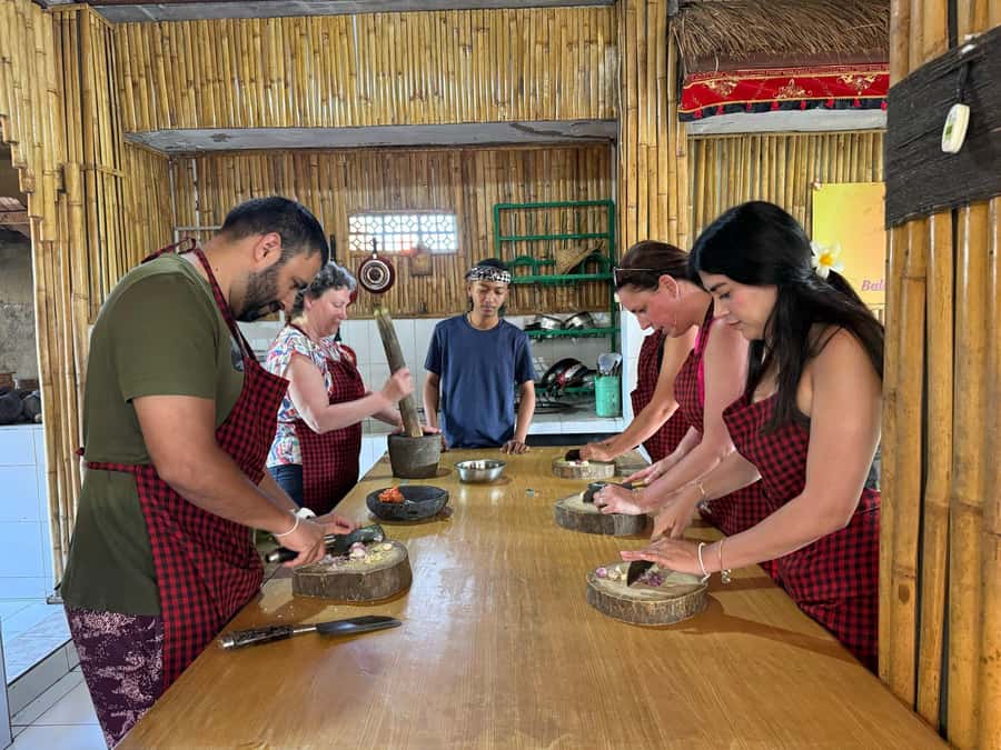 Ubud: Balinese Cooking Class with Traditional Dishes - Key points to know before booking