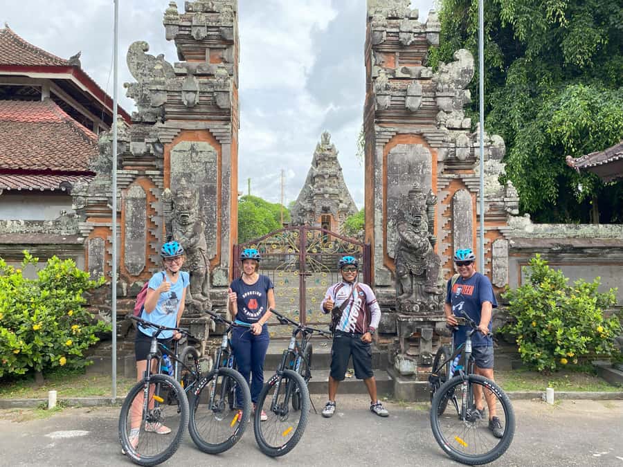 Ubud: Downhill Bike Tour Rice Fields, Volcano and Pool - Private or Shared: Choose Carefully