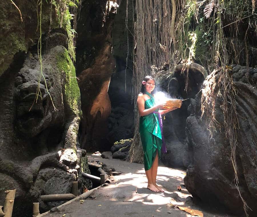 ubud griya beji waterfalls : purification ceremony - Key points to know before booking