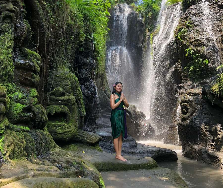 ubud griya beji waterfalls : purification ceremony - What the Griya Beji ceremony is really about