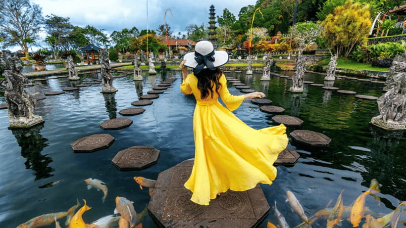 Ubud: Heaven Gate Lempuyang, Water Palace & Waterfall Tour - The long private drive from Ubud