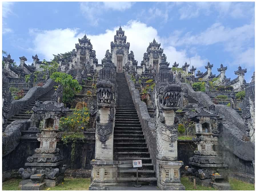 Ubud: Heaven Gate Lempuyang, Water Palace & Waterfall Tour - Lempuyang Temple and the Heaven Gate photograph