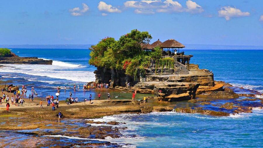 Ubud: Kanto Lampo Waterfall, Art Market, Cretya & Tanah Lot - What to bring for water, temples, and shopping
