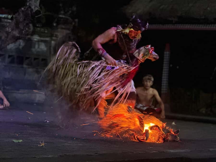 Ubud: Kecak & Fire Dance Show at Batubulan Village - How long the experience really takes