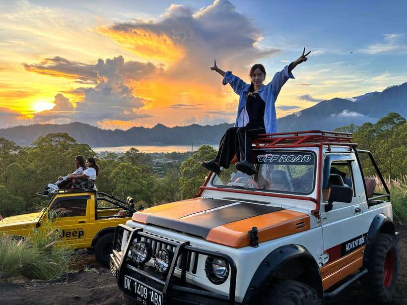 Ubud: Mount Batur Jeep Sunrise, Hot Spring in one day - The Jeep ride toward Mount Batur