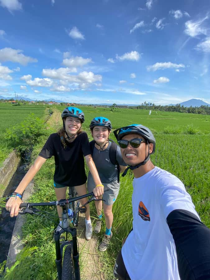 Ubud: PRIVATE E-bike Tour inside Rice Field with meal & pool - A school visit that adds useful context