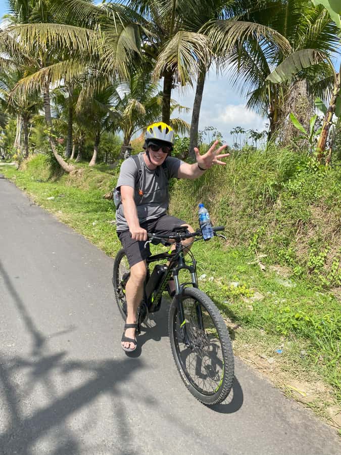 Ubud: PRIVATE E-bike Tour inside Rice Field with meal & pool - Inside a traditional family compound