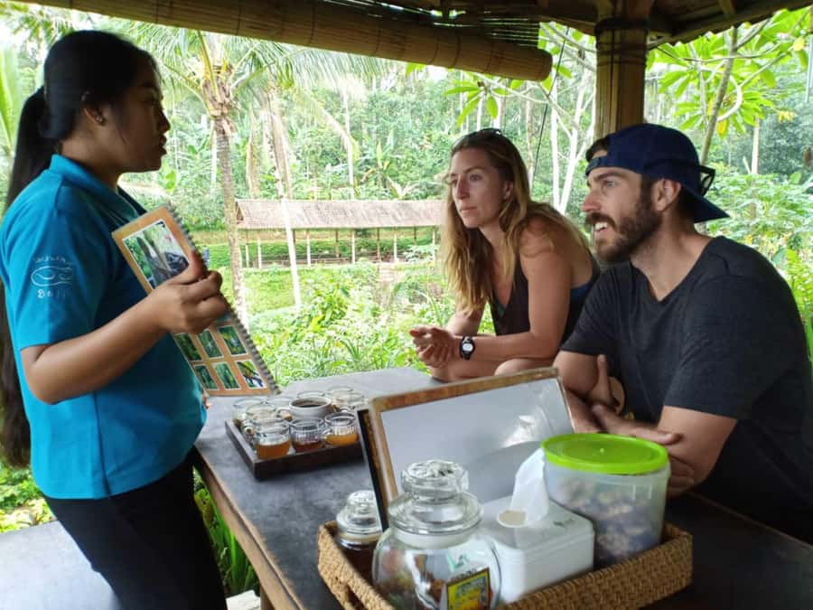 Ubud: Private Hidden Waterfalls and Rice Terrace Tour - Lunch in the middle of the route