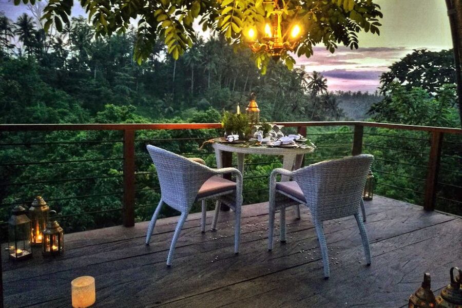 Ubud: Romantic Dinner on a Forest Tree Deck - Personal service makes the difference