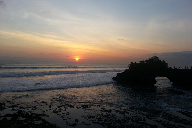 Ubud Tegalalang Rice Teracce & Tanah Lot Tour - Ubud Palace and Market give you time to browse