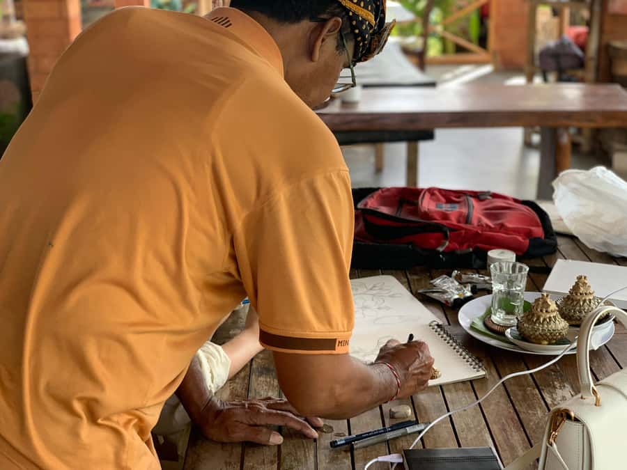 Ubud: Traditional Balinese Painting Class - Starting with a sketch at WS Art Studio