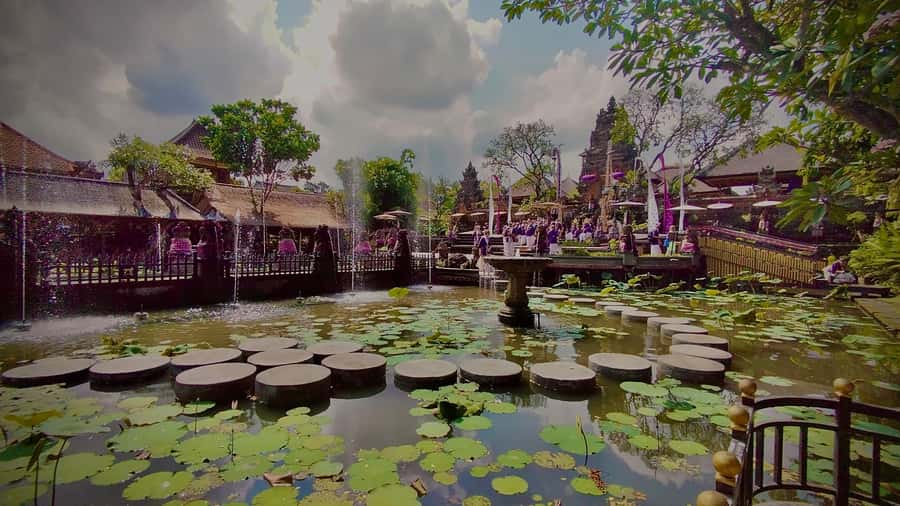 Ubud: Walking Tour with Campuhan Ridge & Monkey Forest - Ubud Palace in a compact 15-minute stop