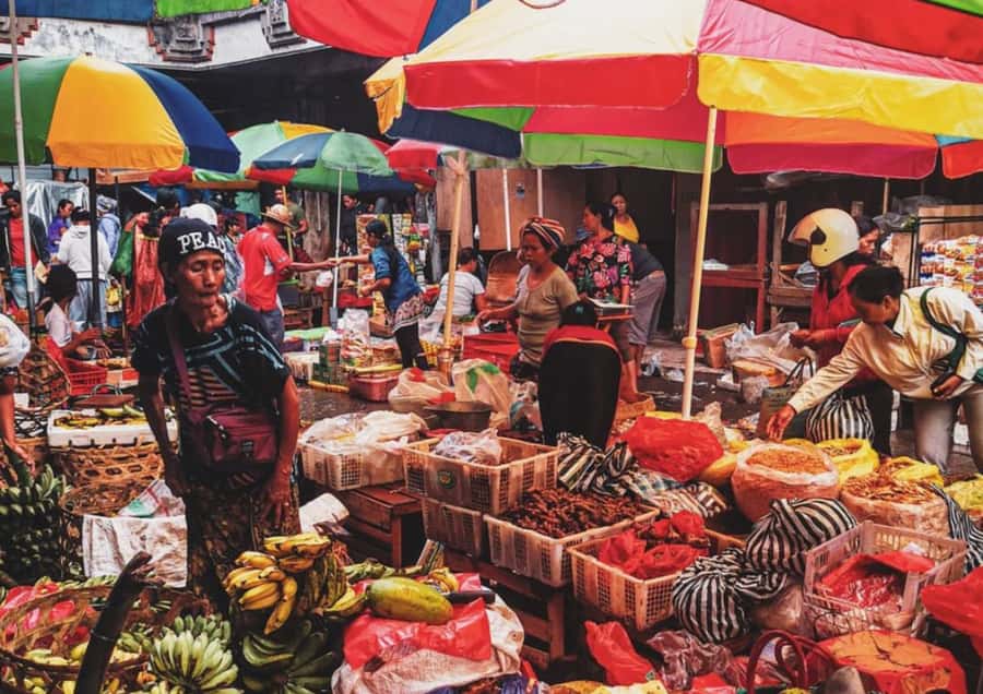 Ubud: Walking Tour with Campuhan Ridge & Monkey Forest - Shopping and people-watching at the Traditional Art Market