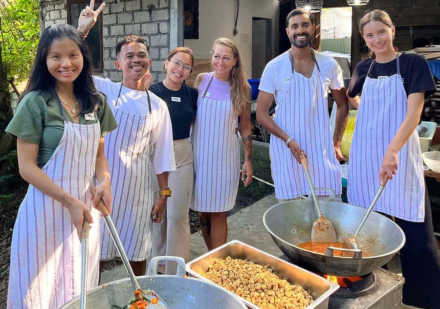 Uluwatu Bali: Lets Cook 180 Meals for underprivileged Locals - Key points at a glance