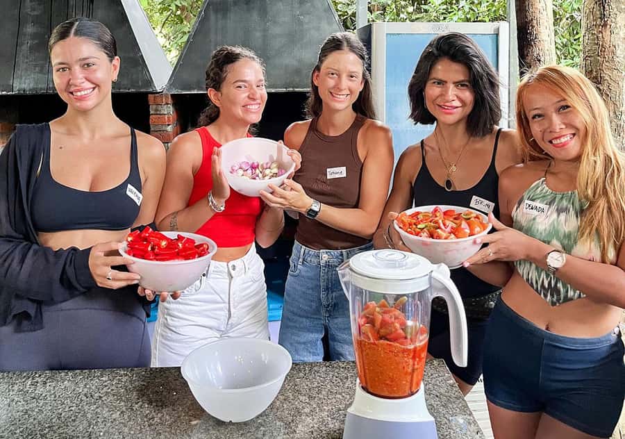 Uluwatu Bali: Lets Cook 180 Meals for underprivileged Locals - Cooking with the local kitchen team