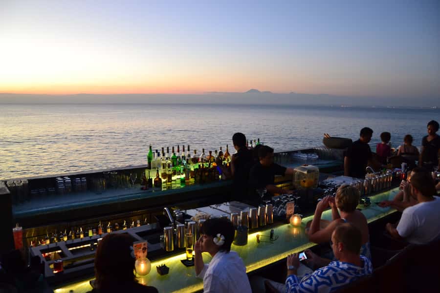 Uluwatu: Beach Club and Cliffside Private Bar Hopping Tour - The optional Jimbaran seafood dinner