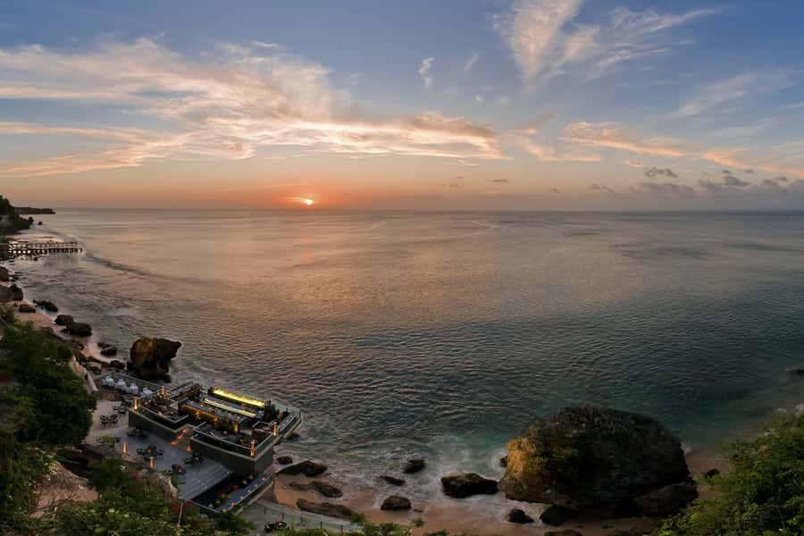 Uluwatu: Beach Club and Cliffside Private Bar Hopping Tour - Extra options and what to clarify