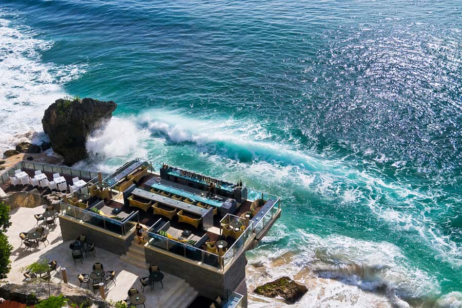 Uluwatu: Beach Club and Cliffside Private Bar Hopping Tour - Who should book this day