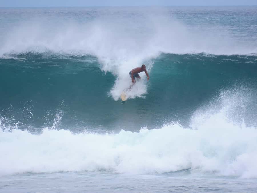 Uluwatu: Beginner & Intermediate Surf Lesson with Equipment - Instructors who keep the mood relaxed
