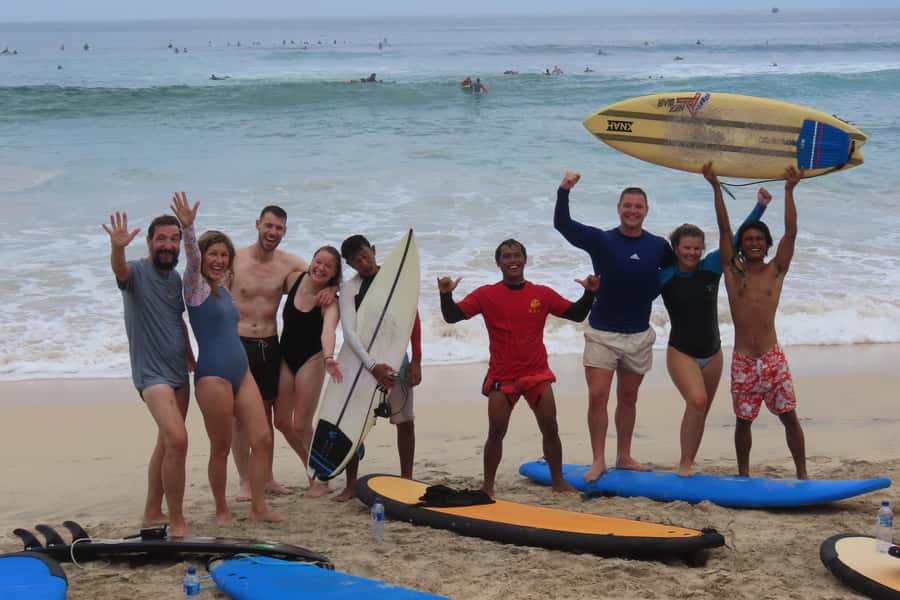 Uluwatu: Beginner & Intermediate Surf Lesson with Equipment - Equipment, lockers, showers, and photos