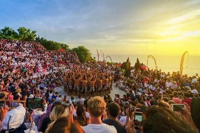 Uluwatu Kecak Tickets A Spectacular Show - Visiting the temple and guarding your belongings