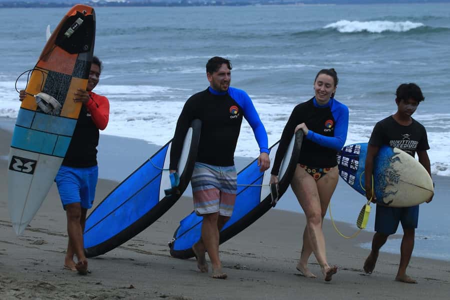 ULUWATU SURFING LESSON FOR ALL LEVELS - Getting into the waves
