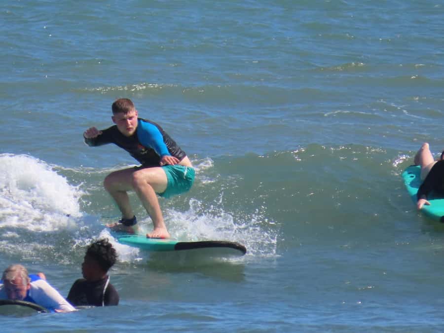 ULUWATU SURFING LESSON FOR ALL LEVELS - Private lesson or group of five?