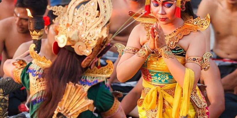 Uluwatu Temple : Sunset and Kecak Fire Dance / Private tour - Walking Uluwatu’s cliff viewpoints