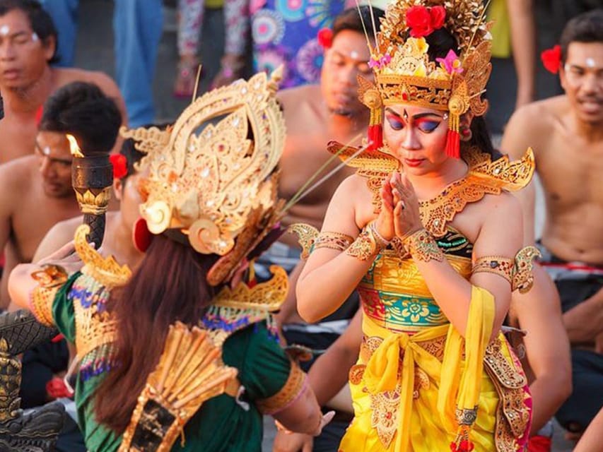 Uluwatu Temple : Sunset and Kecak Fire Dance / Private tour - The Kecak Fire Dance at the 7 pm show
