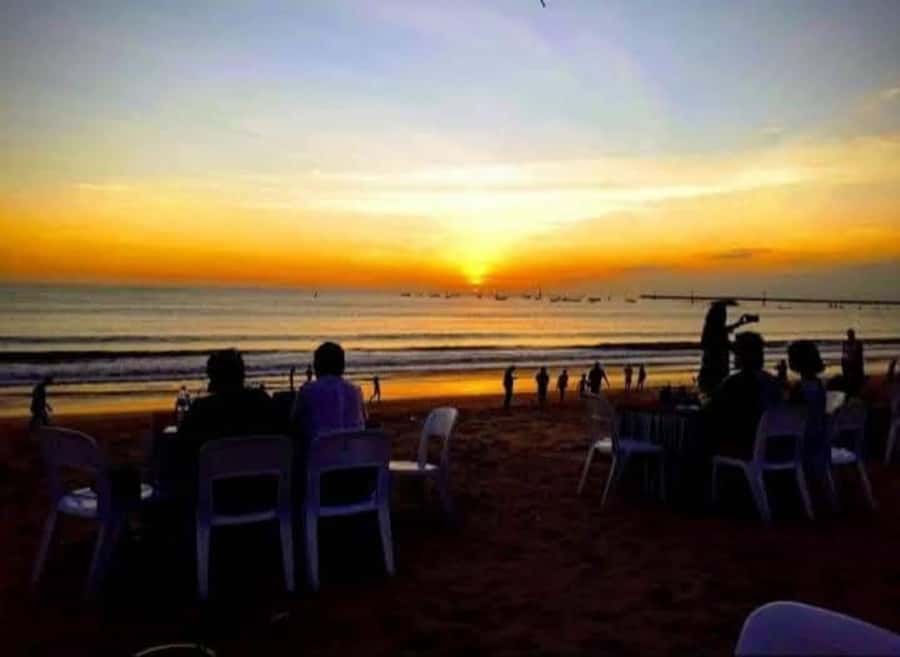 Uluwatu: Temple Sunset, Kecak Dance & Jimbaran Dinner - Why the sunset setting matters at Uluwatu