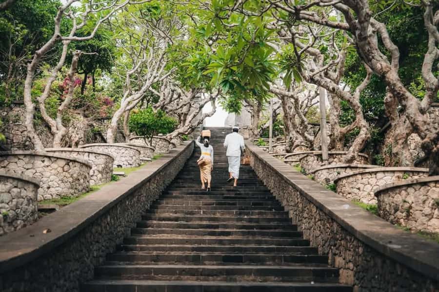 Uluwatu: Temple Sunset, Kecak Dance & Jimbaran Dinner - Private car comfort depends on the vehicle