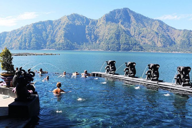 Wonderful 3 Days of Bali Private Guided Tour All Inclusive - Day 2: Royal temples, the south coast, and fire at Uluwatu